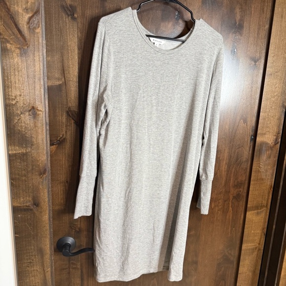 Athleta grey women’s Dress Size M long sleeve back cut out - Picture 3 of 7